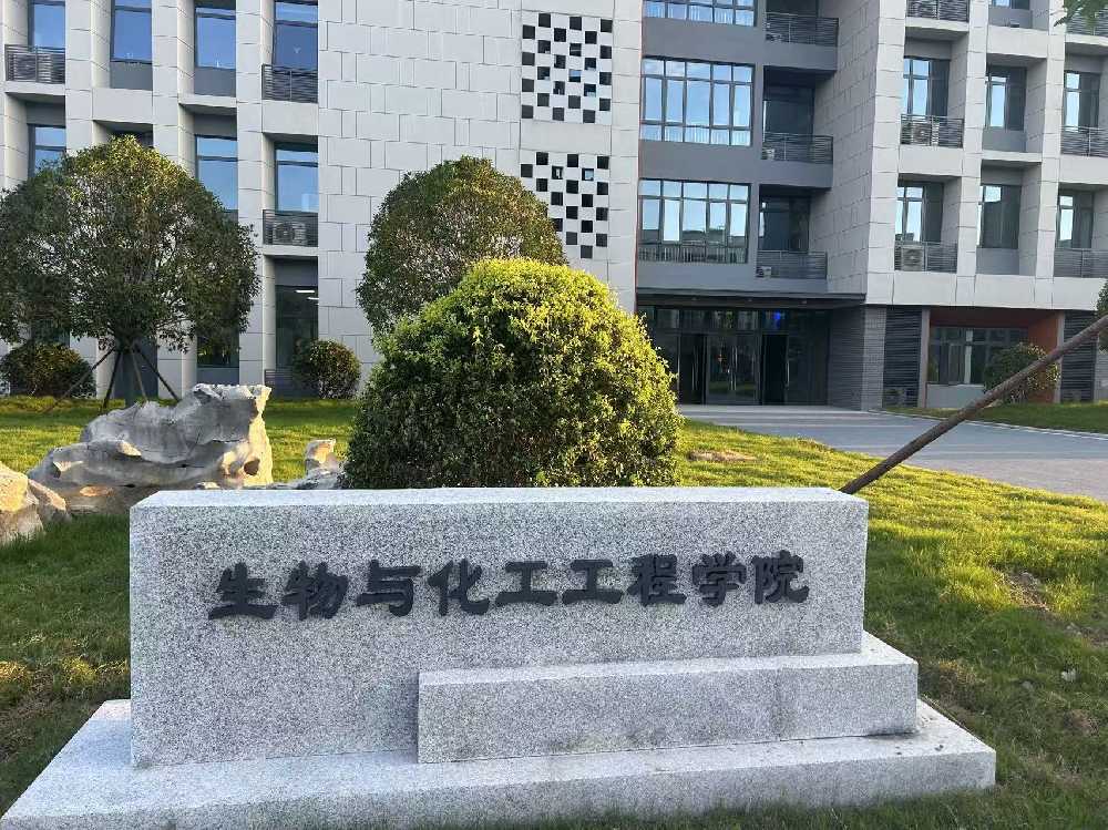 巴州区扬州职业大学体育场高杆灯项目